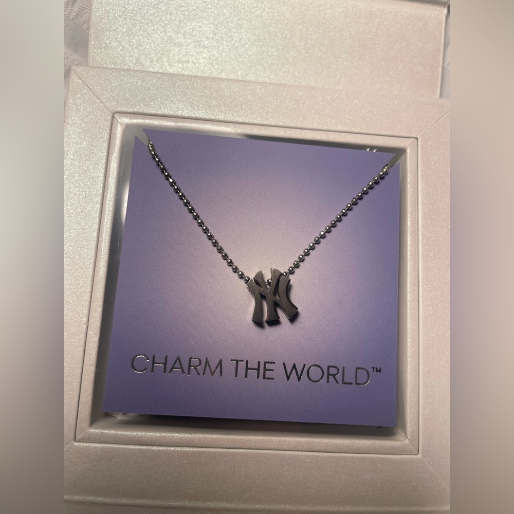 New York Yankees 🍎 Alex Woo MLB sterling silver necklace NWT - Picture 4 of 13